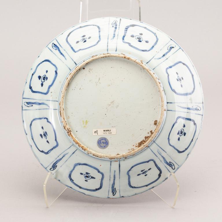 A blue and white kraak dish, Ming dynasty, Wanli (1572-1620).