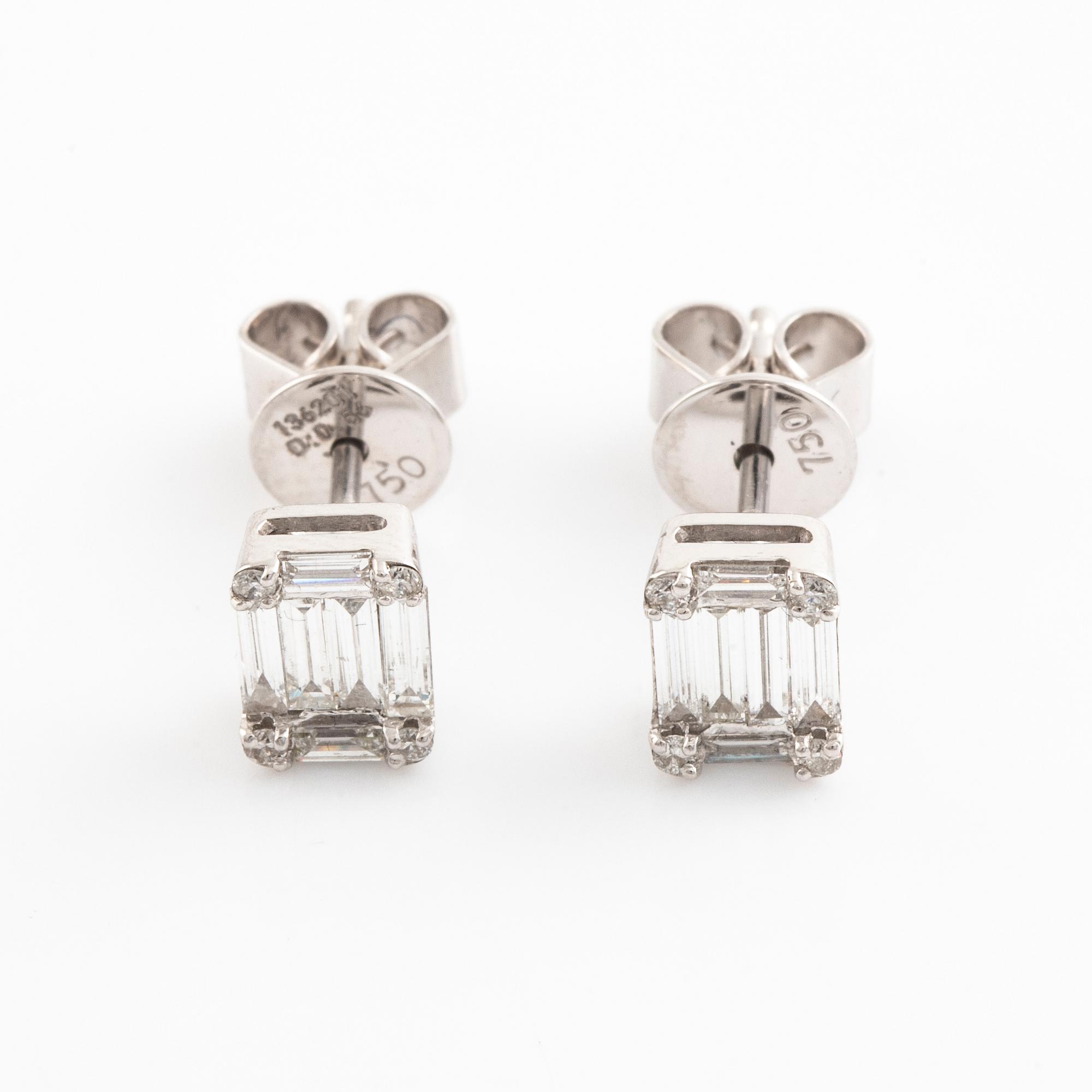 Örhängen med baguetteslipade  diamanter.