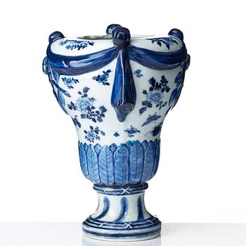 A blue and white vase, Qing dynasty, Qianlong (1736-95).