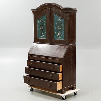 A Swedish handicrafted cabinet, made around year 1800.