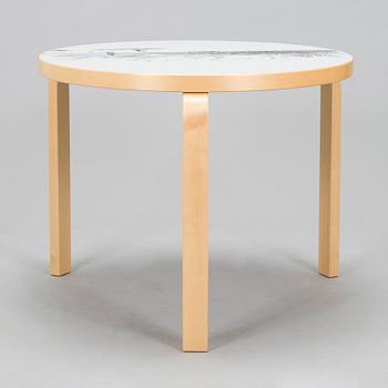 Alvar Aalto, Lastenkaluste, 3 osaa,  pöytä ja jakkaroita 3 kpl, yhteistyö Moomin Characters 2013.