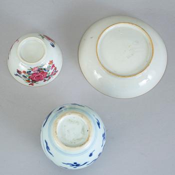 PARTI, sex delar, porslin. Qingdynastin och en senare vas med Kangxis märke.