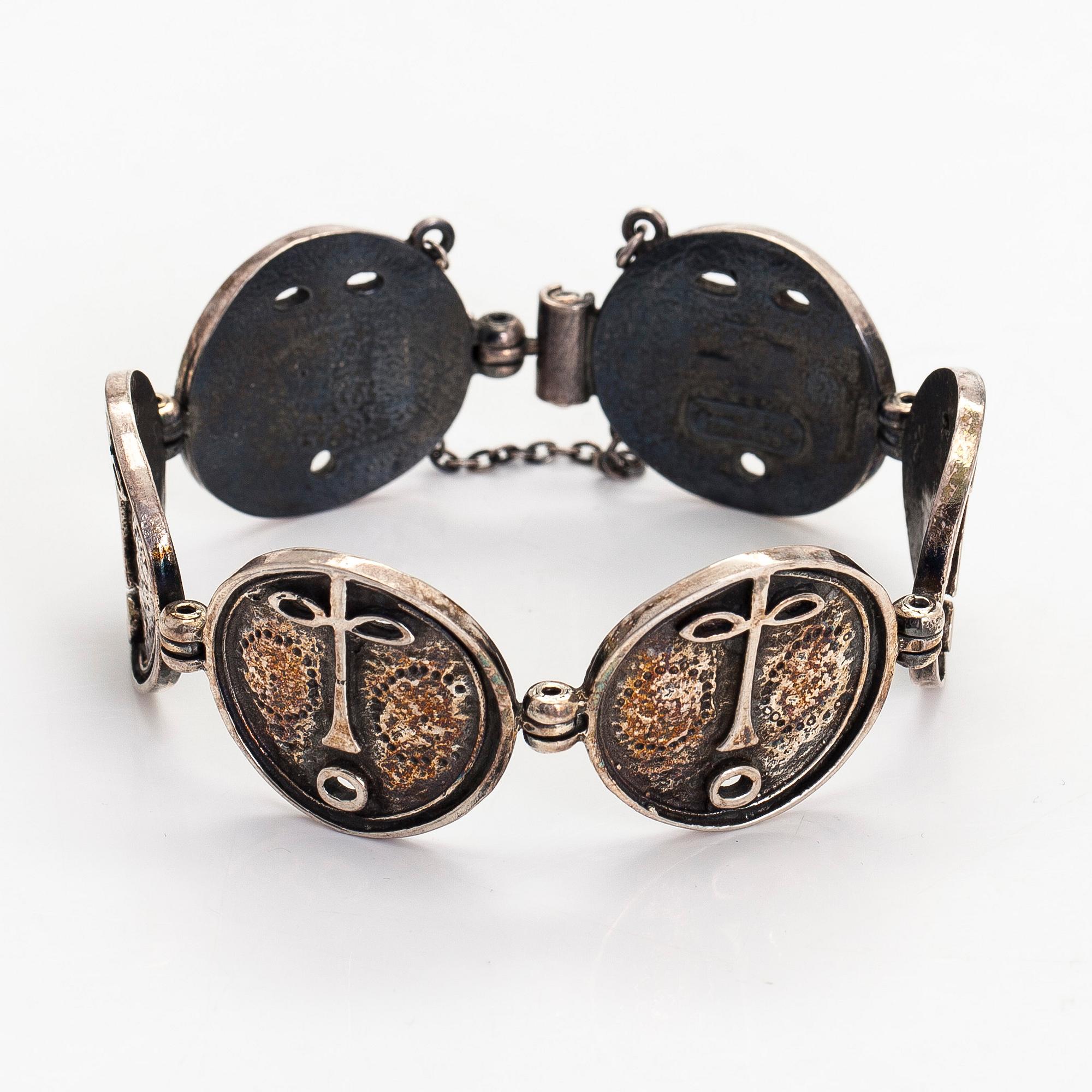 Jorma Laine, rannekoru, "Naamio", hopeaa, Turun Hopea, Turku 1973.