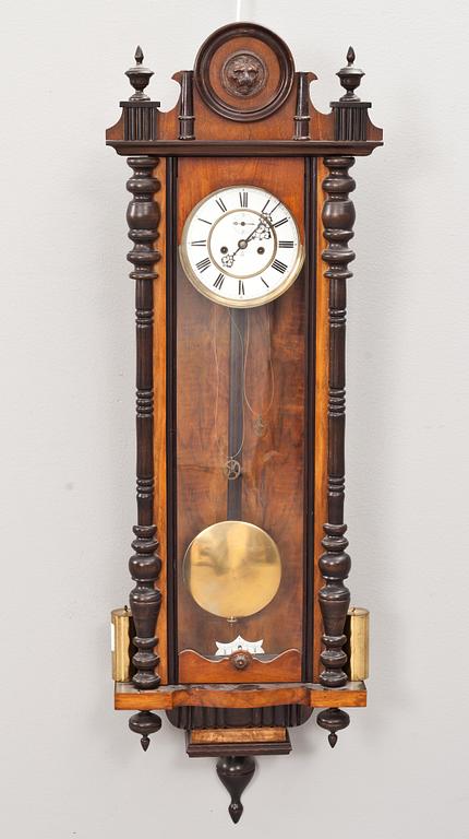 VÄGGPENDYL, nyrenässans. Omkring sekelskiftet 1800/1900.