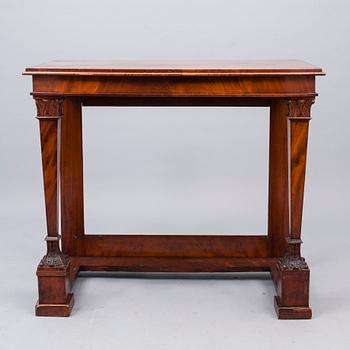 SPEGEL och KONSOLBORD, biedermeier, 1800-talets mitt.