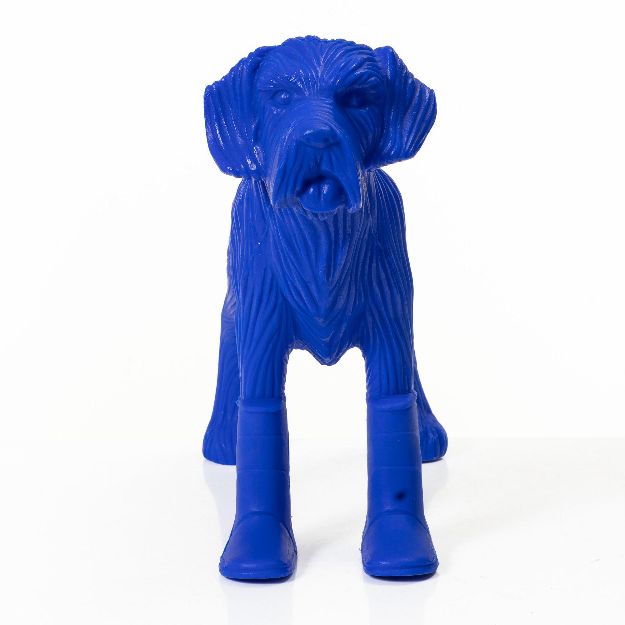 William Sweetlove, "Cloned Schnauzer with water bottle". (Blue).