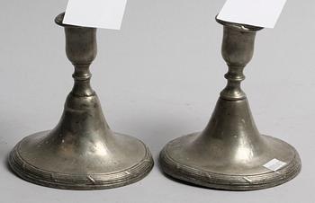 LJUSSTAKAR, ett par, tenn, gustavianska, sent 1700-tal.
