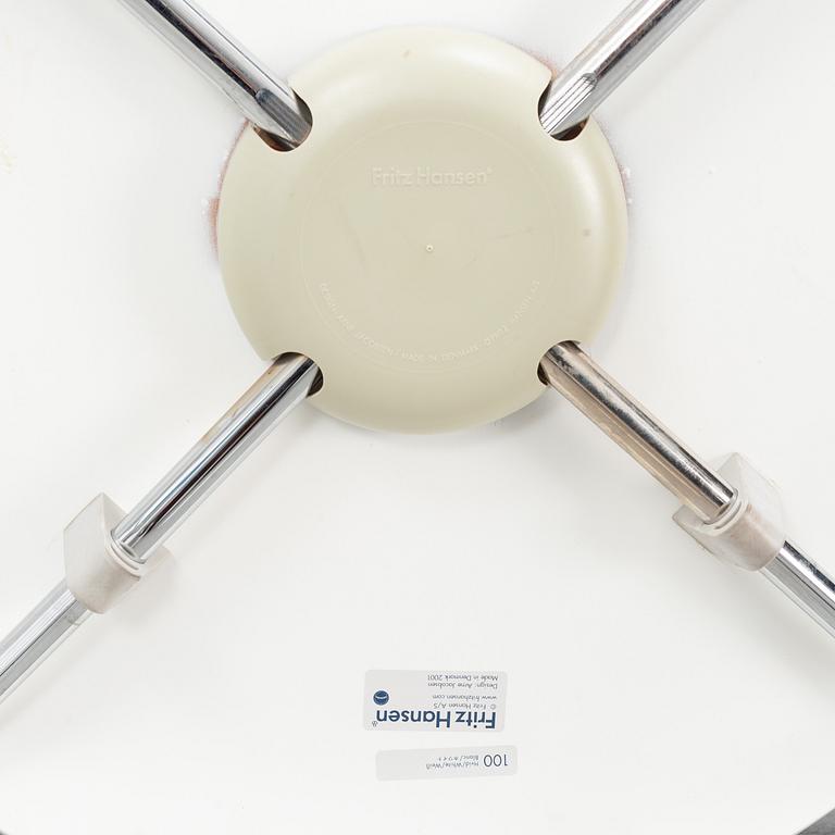 Arne Jacobsen, karmstolar, 8 st, "Sjuan", Fritz Hansen, Danmark, daterade 2001.