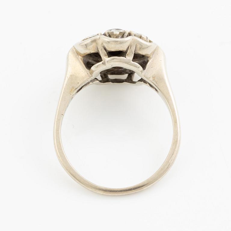 Ring, 14K gold with brilliant-cut diamonds and amethyst.