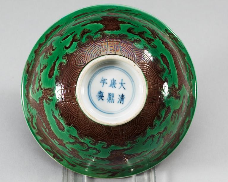 SKÅL, porslin. Qing dynastin, Kangxis sex karaktärers märke och period (1662-1722).