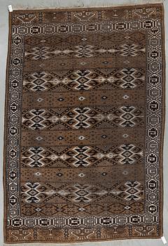 MATTA, semiantik/antik Yamud. Ca 326x221 cm.