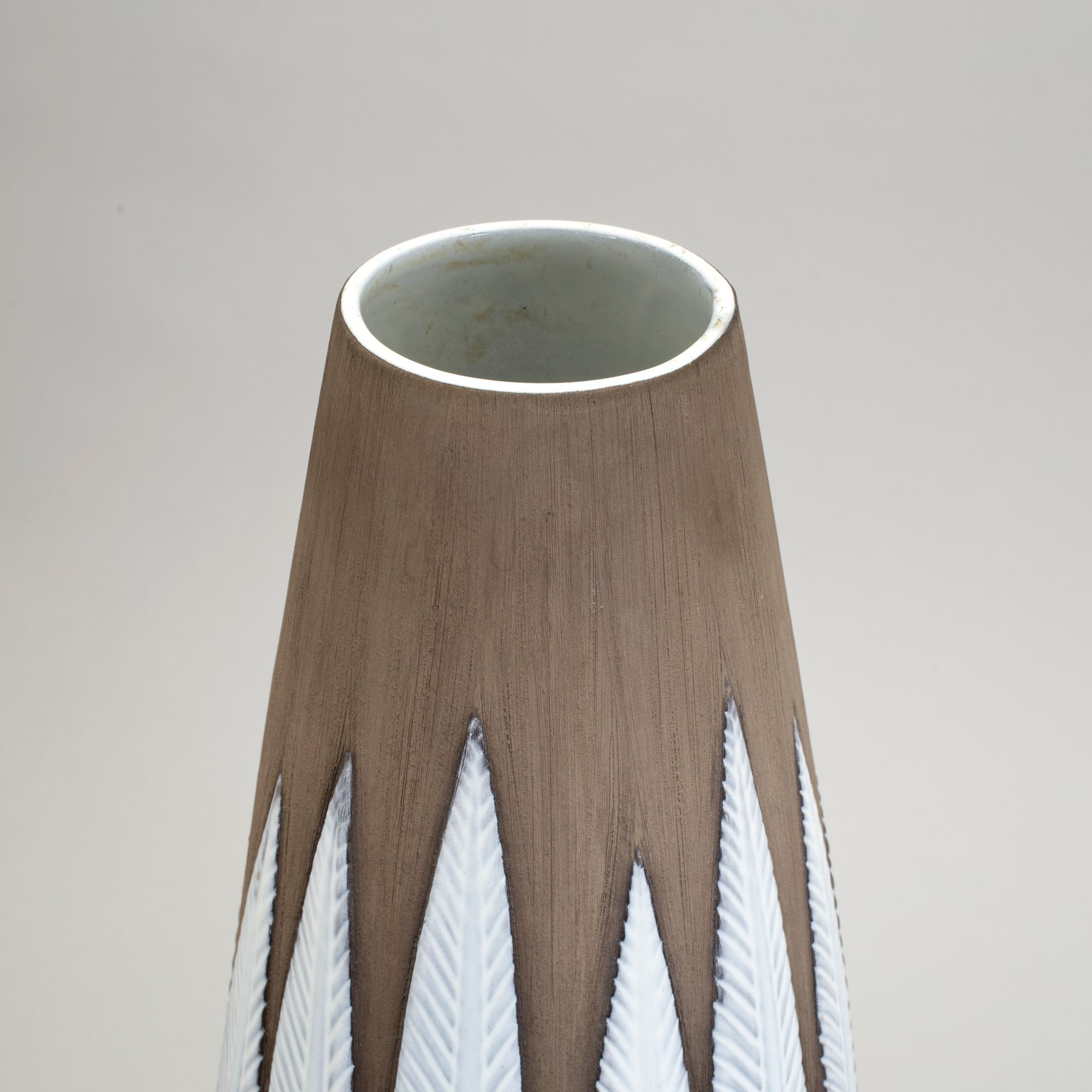 GOLVVAS, stengods, "Paprika", Anna-Lisa Thomson, Upsala Ekeby, i produktion 1951-1969.