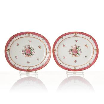A pair of famille rose 'Export porcelain' tureens with covers, Qing dynasty, 18th century.