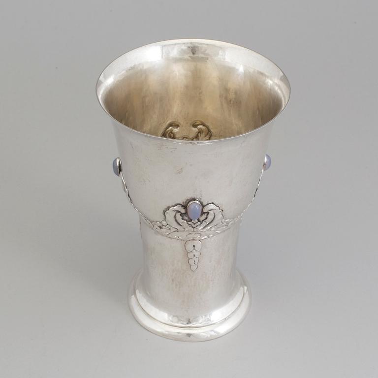 DANSK FORMGIVARE, BÄGARE, silver, jugend, Köpenhamn, Danmark, 1914, importstämplad CG Hallberg, Stockholm, 1917.