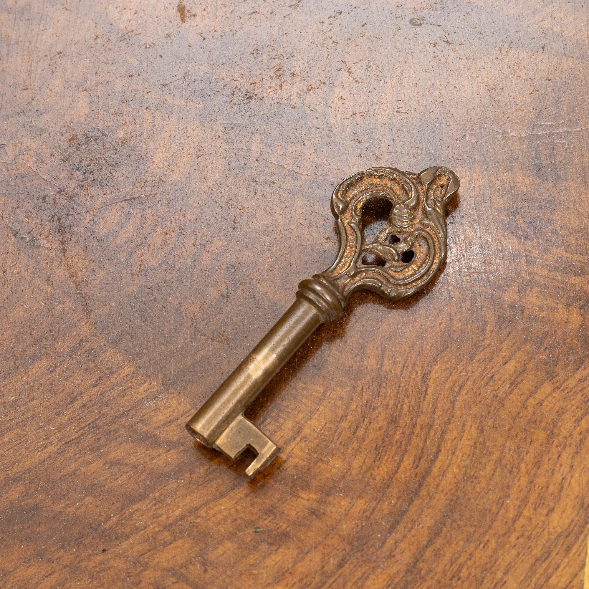 A Rococo-style desk, first half of the 20th century.