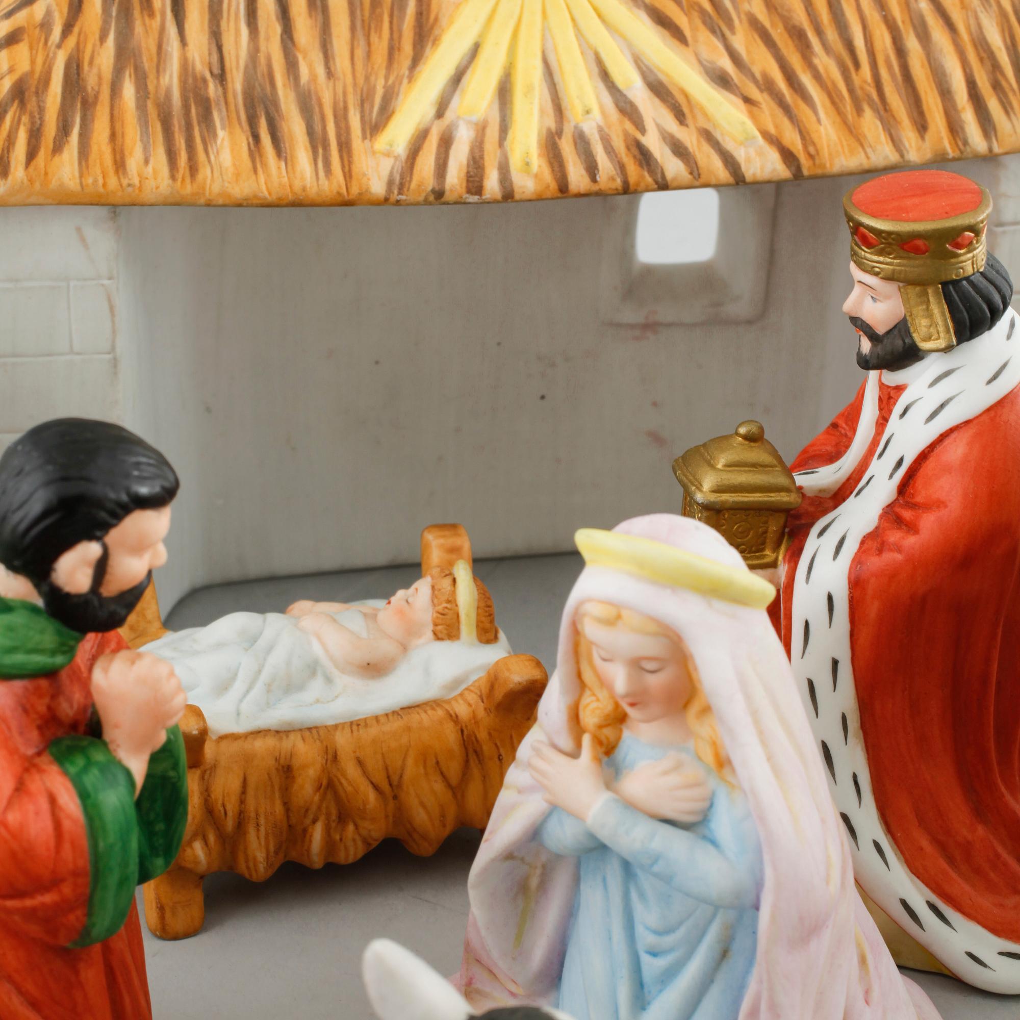 JULKRUBBA, 15 delar, porslin, efter Jenny Nyström, Kalmar Länsmuseum.