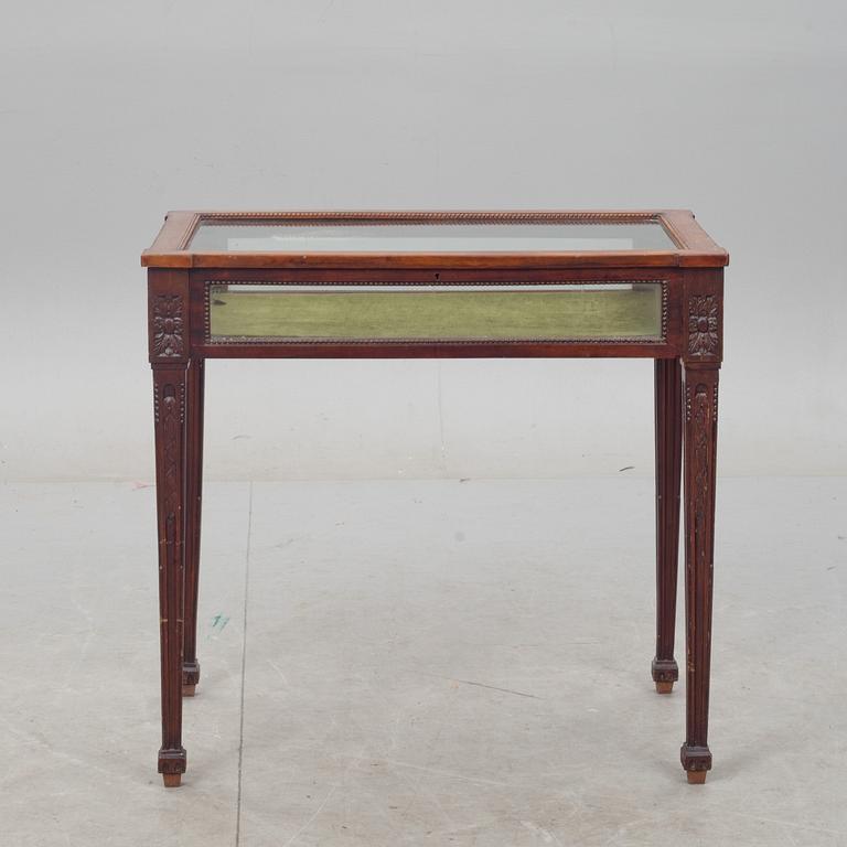 MONTERBORD, Louis XVI-stil. 1900-tal.