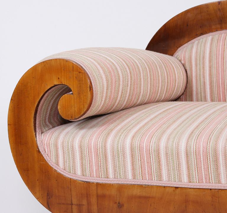 KANAPÉ, Karl Johan, omkring 1800-talets mitt.