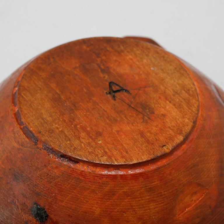 A wooden folk art bowl from 1780.