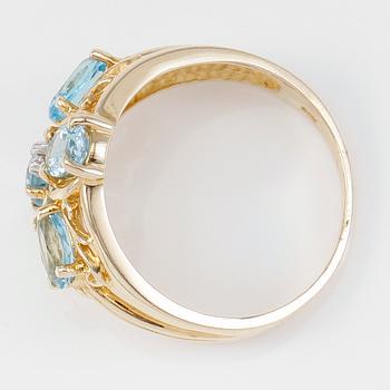 RING, 14K guld, blå topaser tot ca 2.40 ct. och mindre diamant.