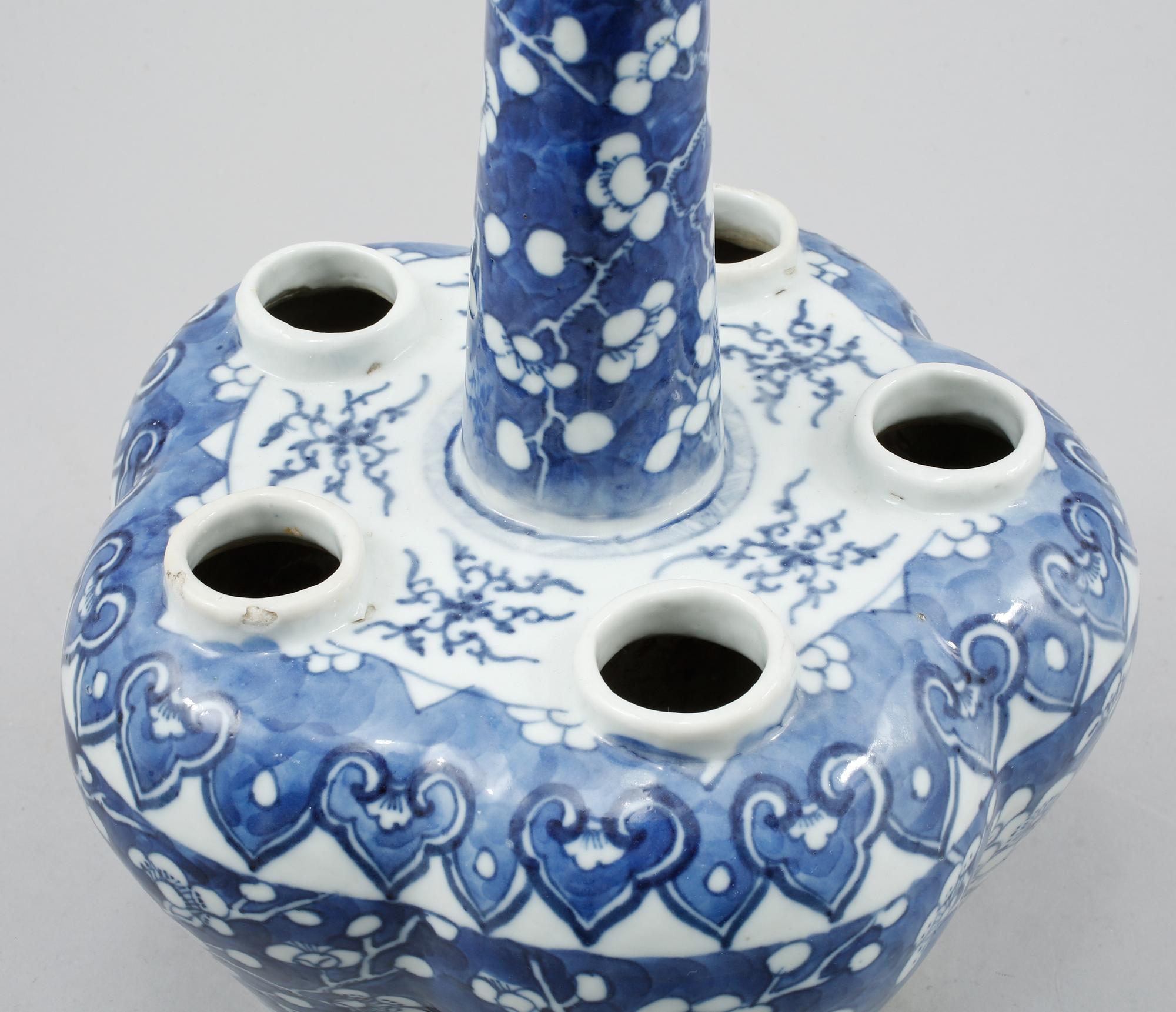 TULPANVAS, porslin, Kina, 1800-tal.