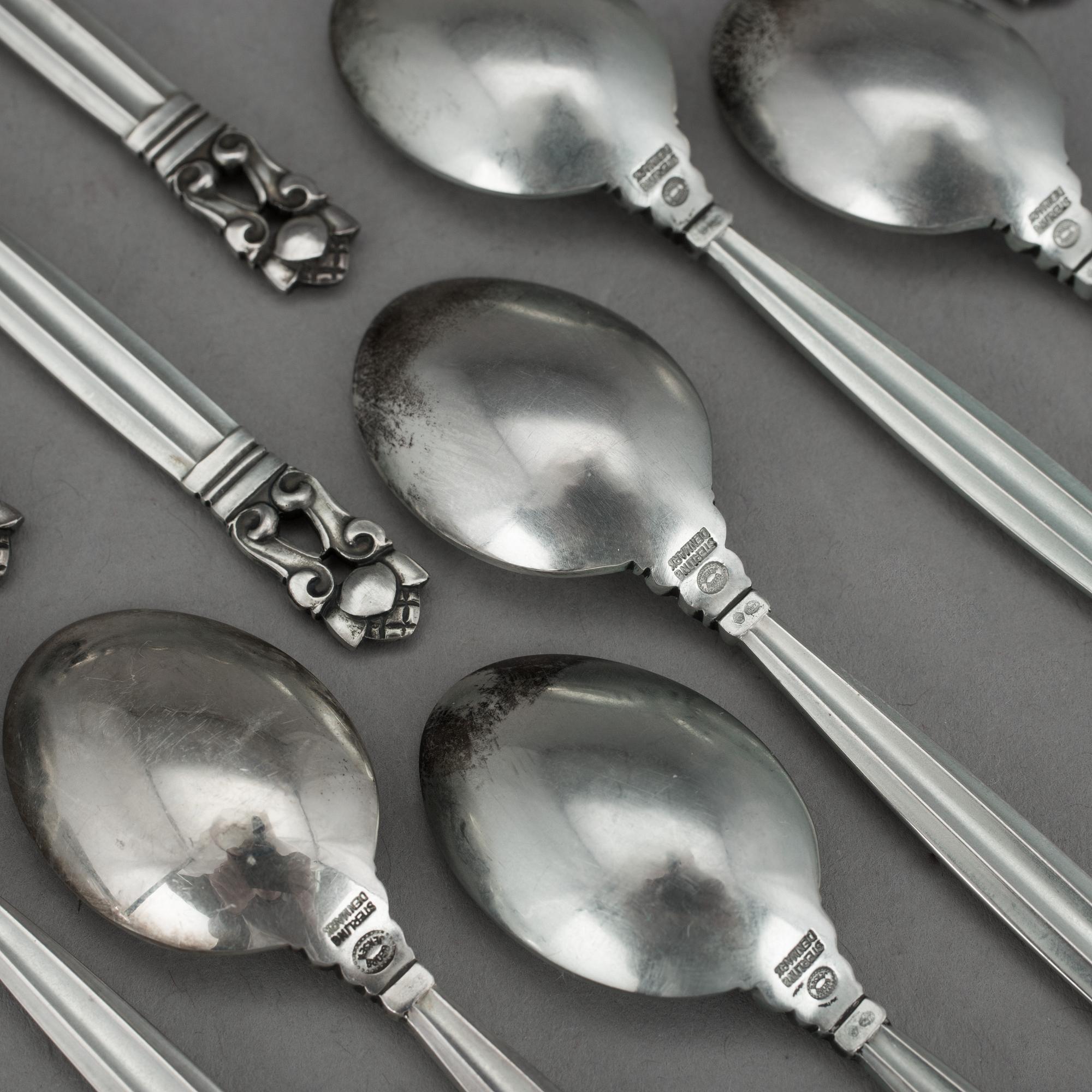 MOCKASKEDAR, 12 st, silver, "Konge/Acorn", Johan Rohde, Georg Jensen, efter 1945. Vikt 138 g.
