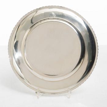 12 plates and 12 side plates, silver, marks of GAB and Edlund's silverware factory, Stockholm 1946 and 1974.