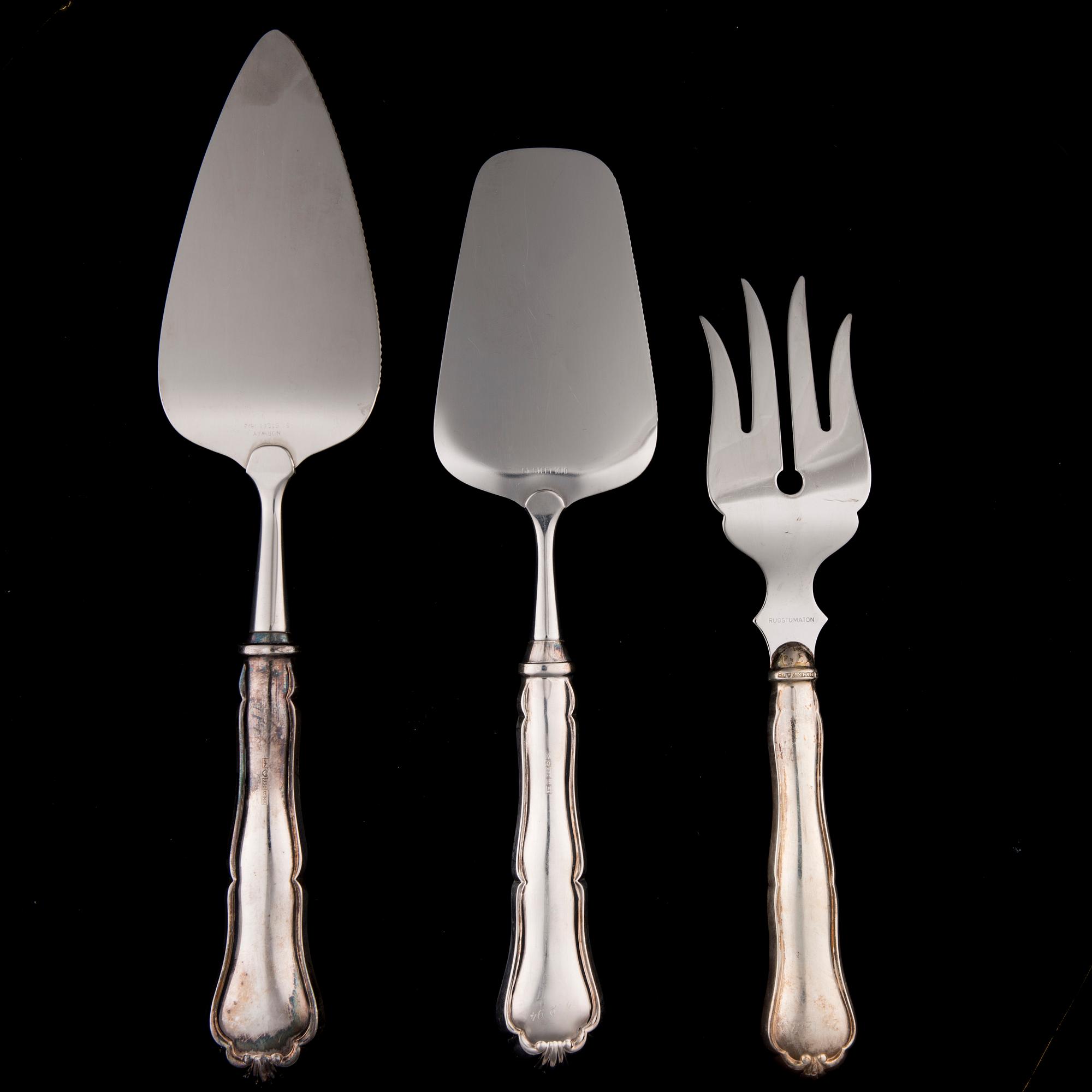 SERVERINGSBESTICK, 9 delar, silver, "Chippendale", bär diverse finska tillverkarstämplar, 1979-1999.