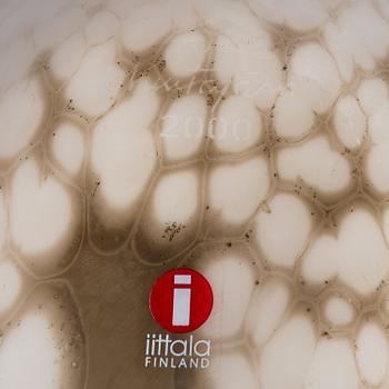 Oiva Toikka, glasfågel, årsfågel 2000, signerad O. Toikka Nuutajärvi 2000.