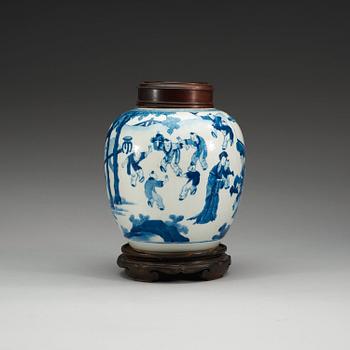 A blue and white jar, Qing dynasty, Kangxi (1662-1722).