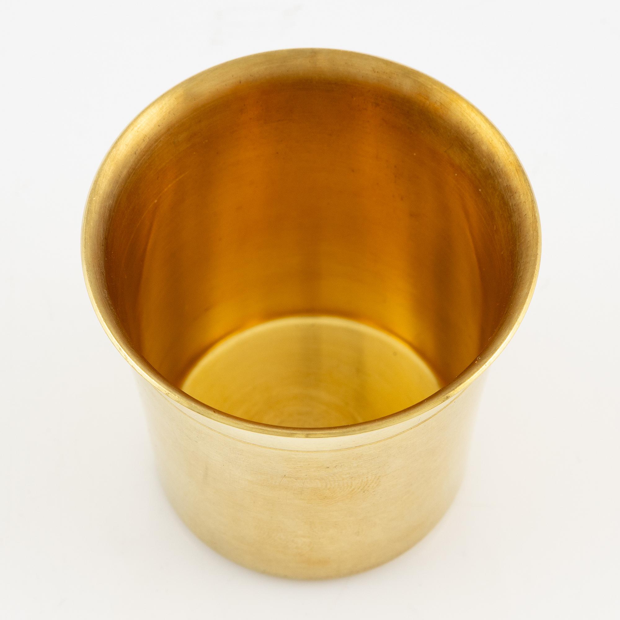 Six Swedish 18 carat gold small beakers, marks of Kurt Ribbhagen AB, Stockholm 1974.