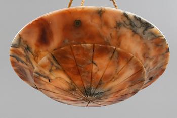 TAKAMPEL, alabaster, 1900-talets första hälft. Höjd 60 cm.