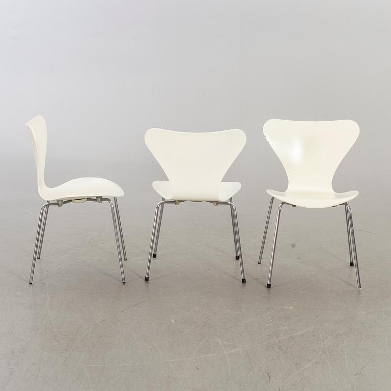 ARNE JACOBSEN, six danish "Sjuan" chairs for Fritz Hansen.
