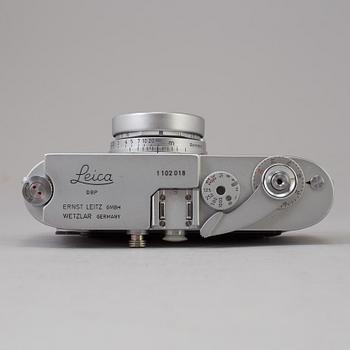 A chrome body Leica M1 no 1102018 from Wetzlar 1964. With Elmar f=5 cm 1:2.8.