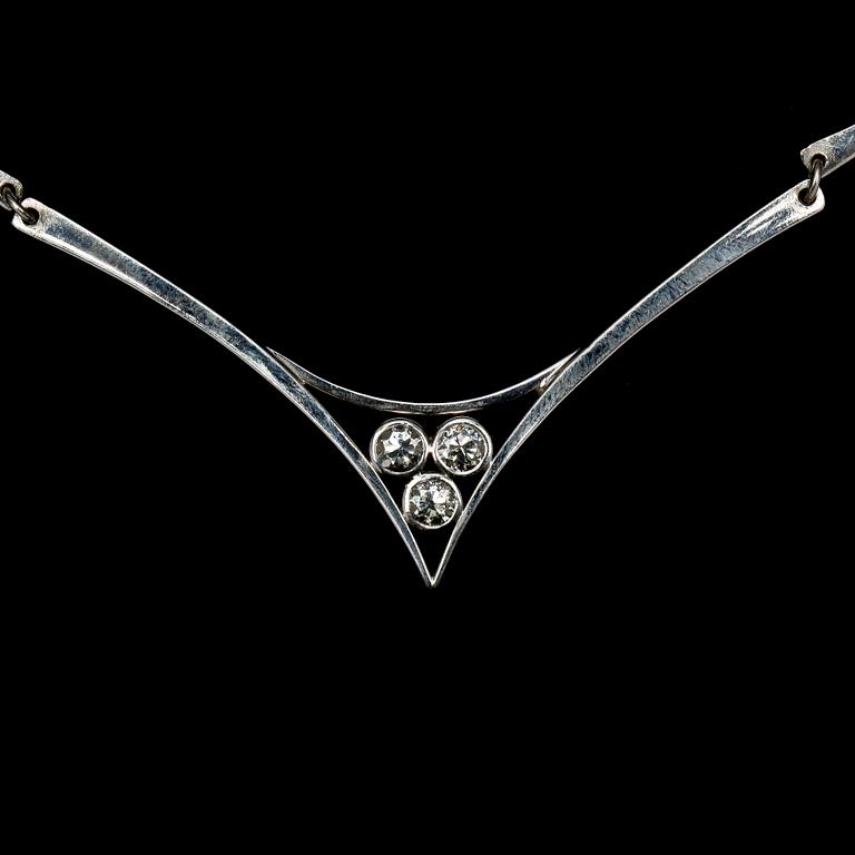 NECKLACE, three old cut diamonds, tot. app. 1.20 ct. Lantz, 1994.