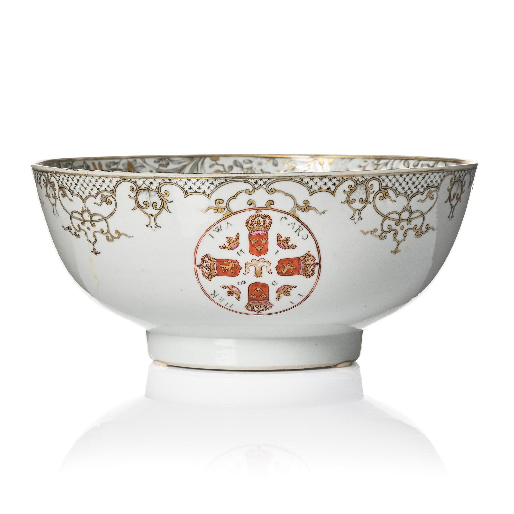 A Chinese Export commemorative punch bowl, Qing dynasty, 1730’s.