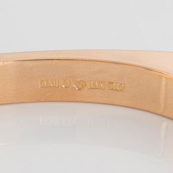 A Gaudy bangle in 18K gold.