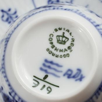 KAFFESERVIS, 17 delar, "Musselmalet", Royal Copenhagen, 1900-talets andra hälft.