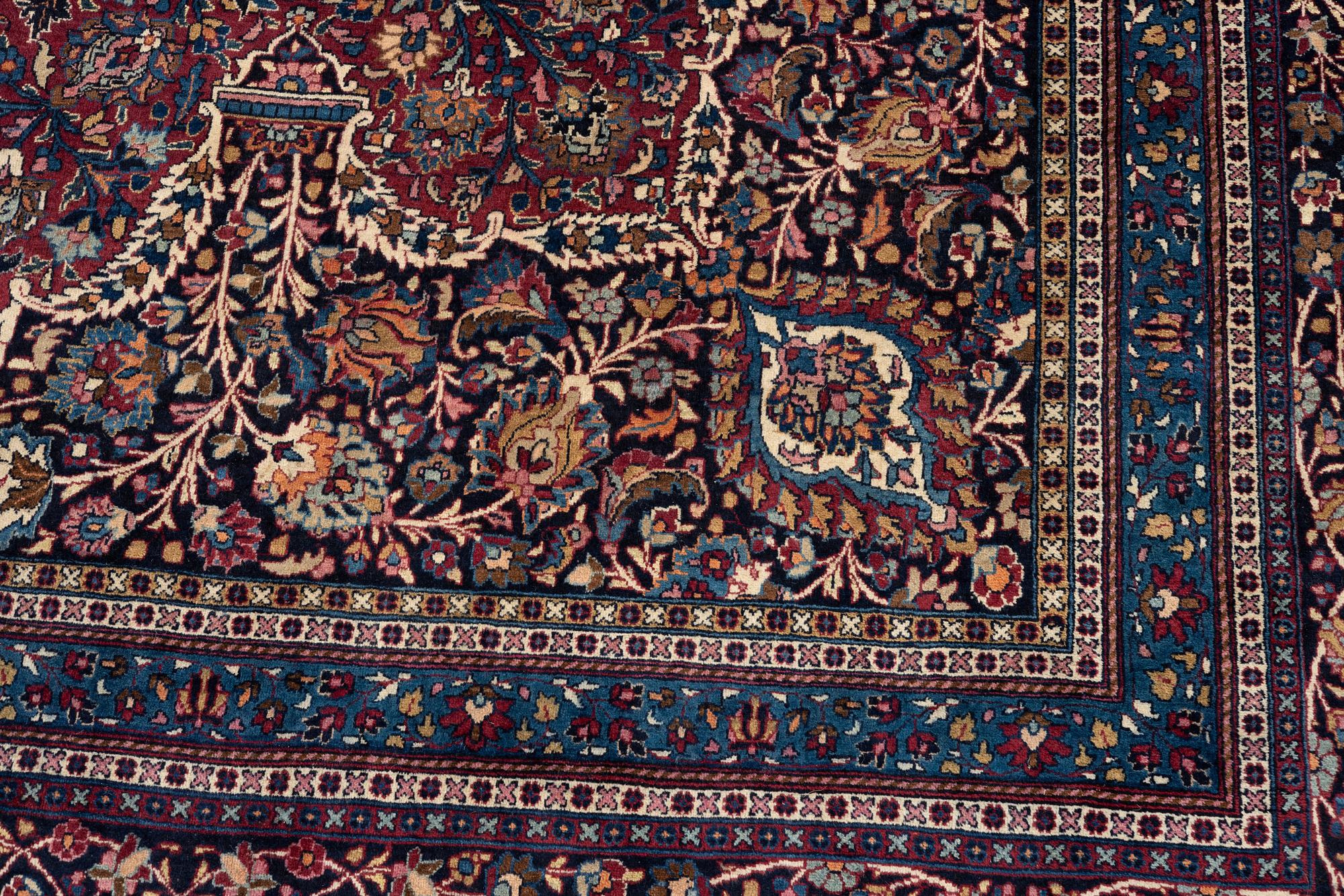 Matta antik Meshed, signerad Amoghli, ca 526,5 x 356 cm.