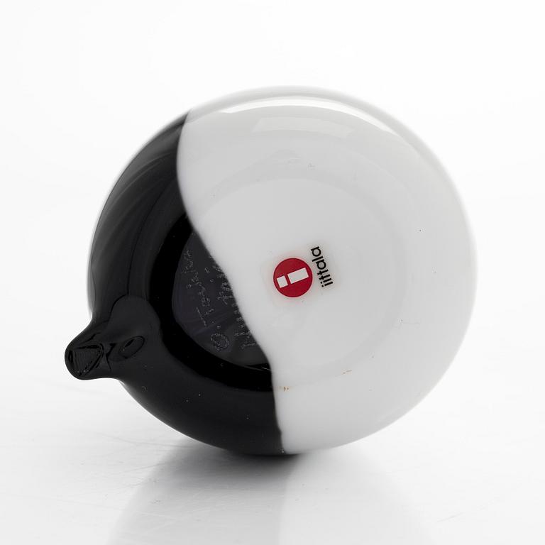 Oiva Toikka, a 'Ping' glass bird, signed O. Toikka Nuutajärvi.