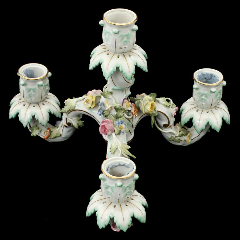 KANDELABRAR, ett par, porslin, meissen, 1900-talets första hälft.