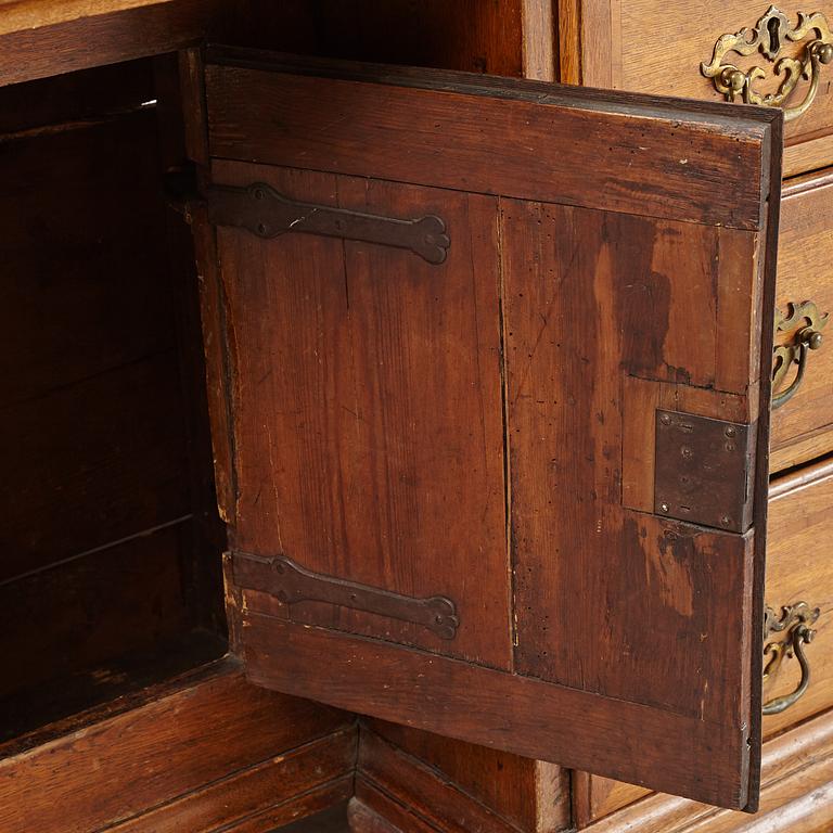 A kneehole desk, 18th century.