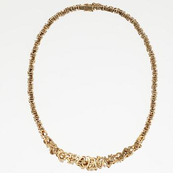 COLLIER, 18K guld, akoyapärlor. Längd ca 45 cm.  Vikt 80 g.