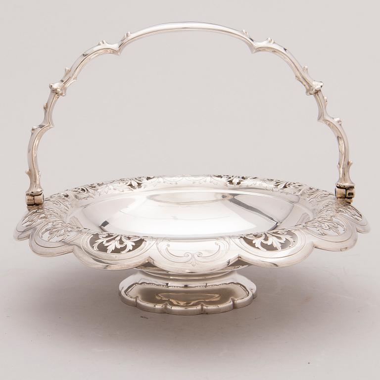 A 1920 silver bread basket, London.