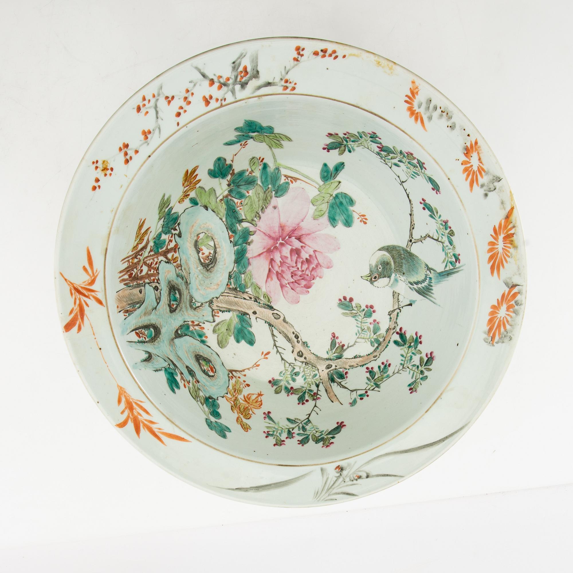 Wash basin China late 19th century/early 20th century porcelain.