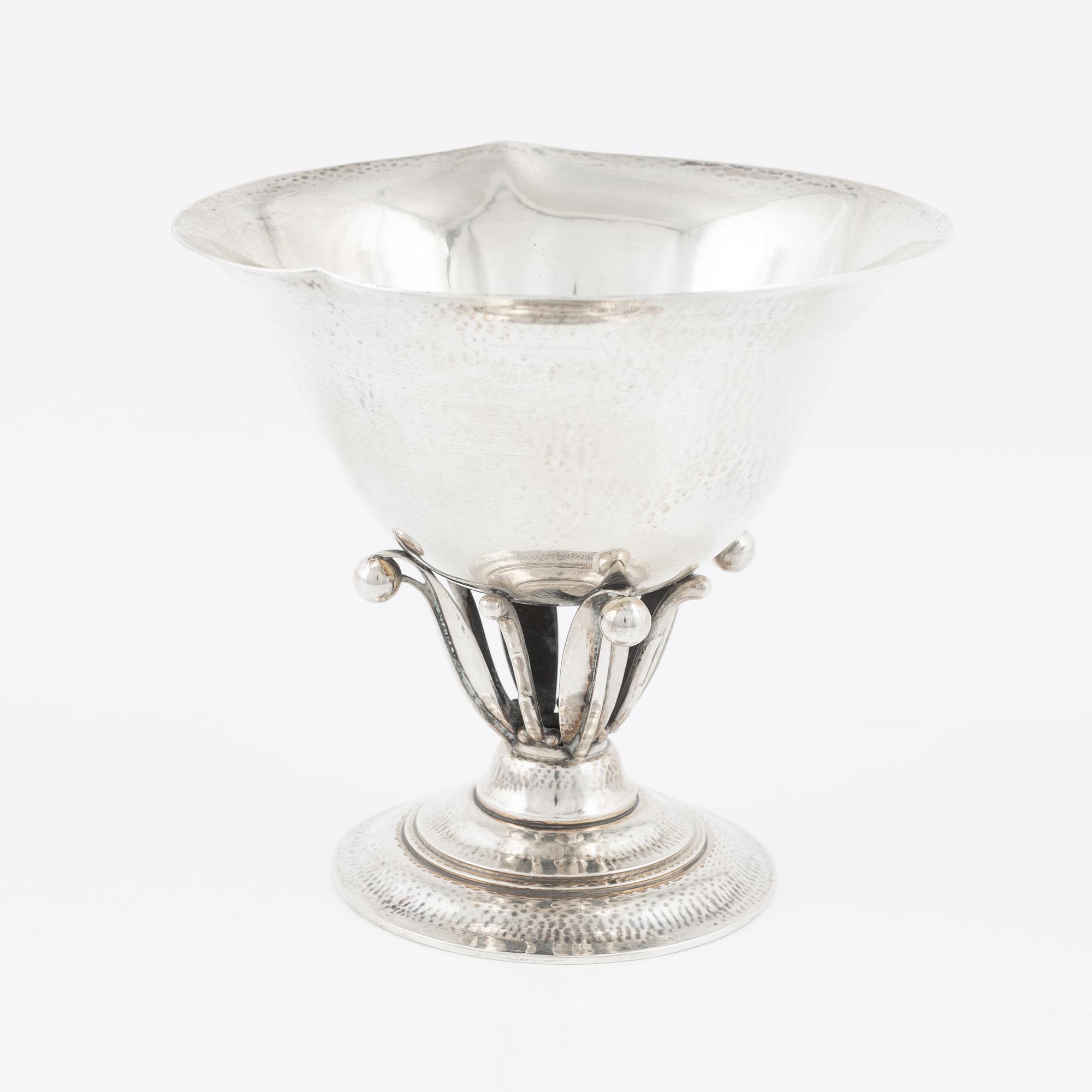 Johan Rohde, skål, sterling silver, modell 17B, Firma Georg Jensen, Köpenhamn 1925-32.