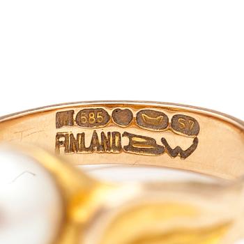 BJÖRN WECKSTRÖM, A 14K gold ring "Lapintaika" with a cultured pearl. Lapponia 1971.