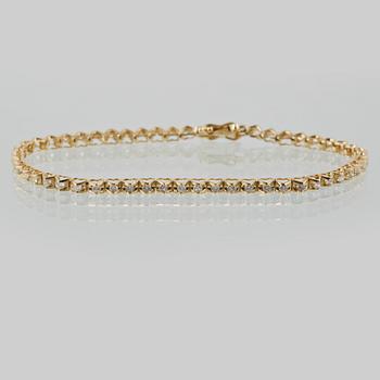 ARMBAND, 18K guld med briljantslipade diamanter. Vikt 4,7 gram.