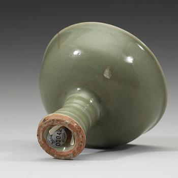 A Longquan celadon glazed stemcup, Ming dynasty (1368-1644).