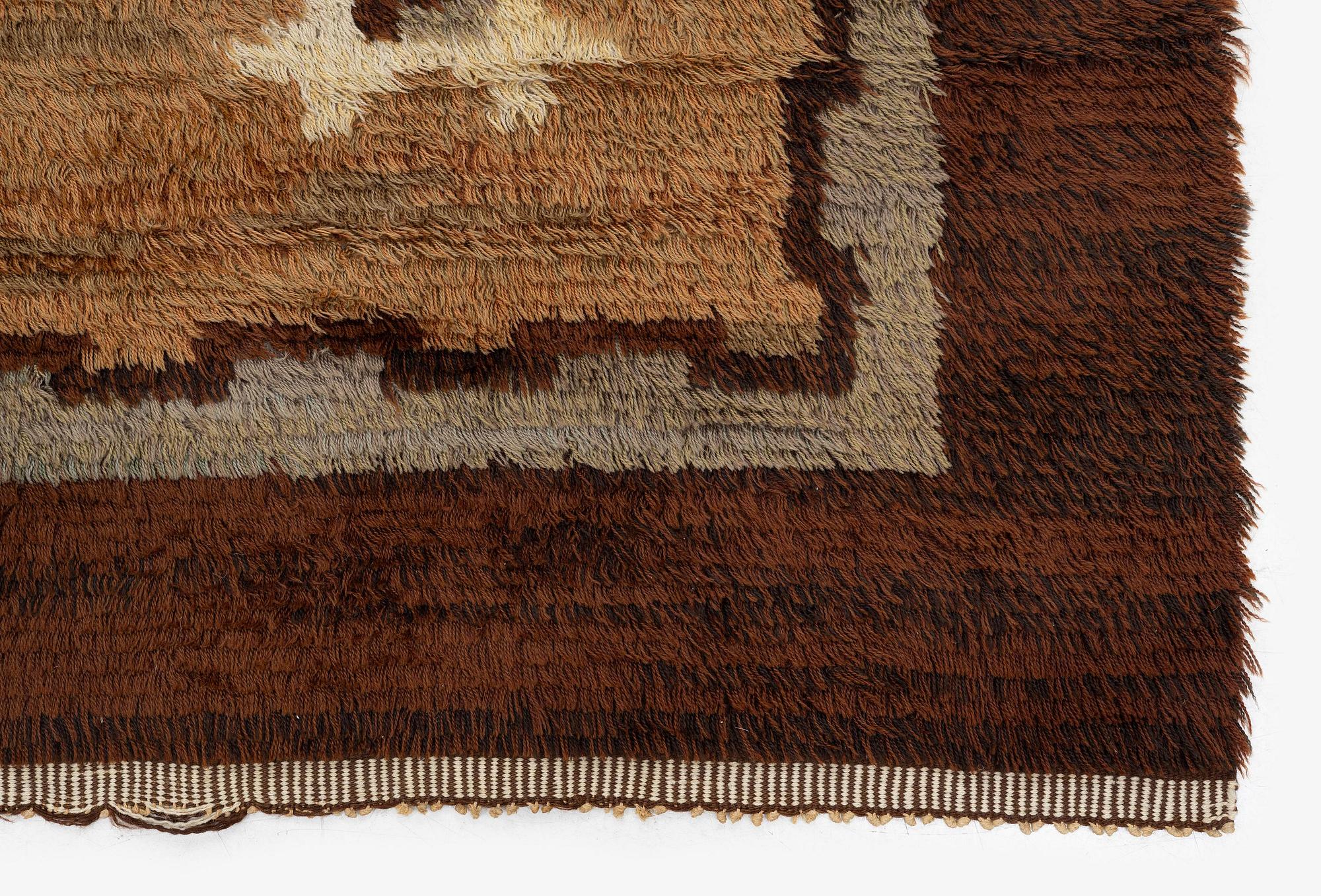 Matta, rya, ca 305 x 209 cm, signerad AK - EJ.